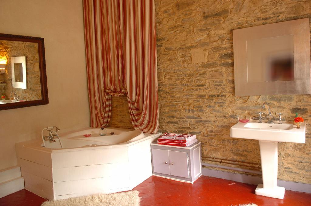 Chateau Du Boschet Bed and Breakfast Bourg-des-Comptes Kamer foto